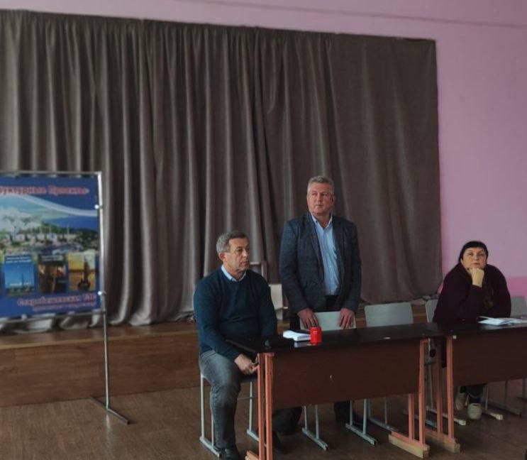 Секретарь #Комитет_по_промышленности_и_торговле Сергей Дмитриев провел встречу с педагогическим коллективом ГБОУ Новосветской школы №1