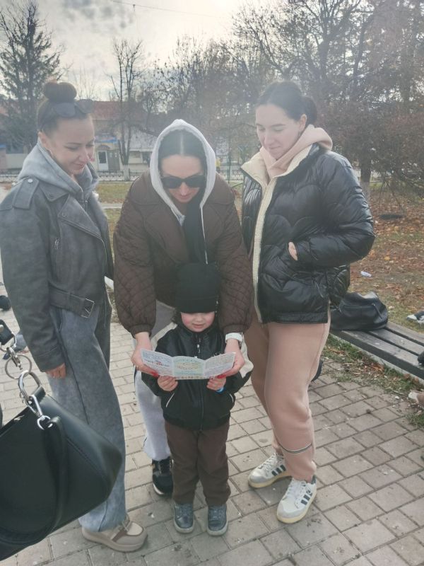 Сегодня, в День Народного Единства, сотрудники МБУ "Центр культуры и досуга города Дебальцево" провели информационную акцию Сегодня, в День Народного Единства, сотрудники МБУ "Центр культуры и досуга города Дебальцево" провели информационную акцию