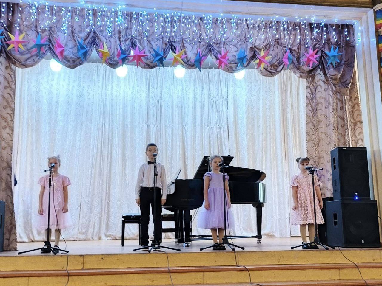 Сегодня, 04 ноября в честь Дня народного единства состоялся праздничный концерт учащихся и преподавателей МБУДО "ЗДШИ" под названием "Мы сила, дух одного народа!" Сегодня, 04 ноября в честь Дня народного единства состоялся праздничный концерт учащихся и преподавателей МБУДО "ЗДШИ" под названием "Мы сила, дух одного народа!"