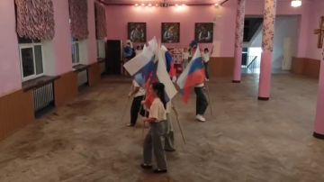 В Новом Свете прошел флешмоб, посвященный Дню народного единства