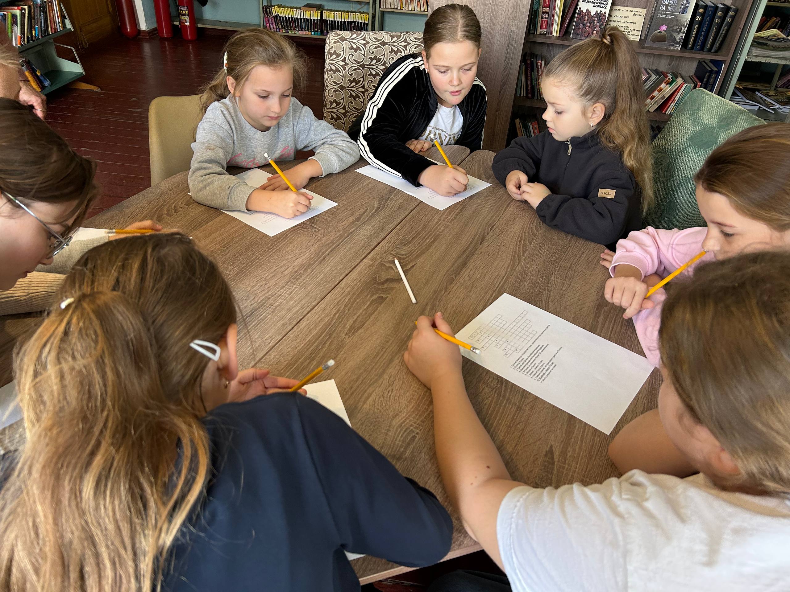 Мы сильны единством. В рамках беседы с детьми с. Вольное, выступил протоиерей Андрей Владимирович Раевский, настоятель Свято-Вознесенского храма села Вольное Мы сильны единством. В рамках беседы с детьми с. Вольное, выступил протоиерей Андрей Владимирович Раевский, настоятель Свято-Вознесенского храма села Вольное