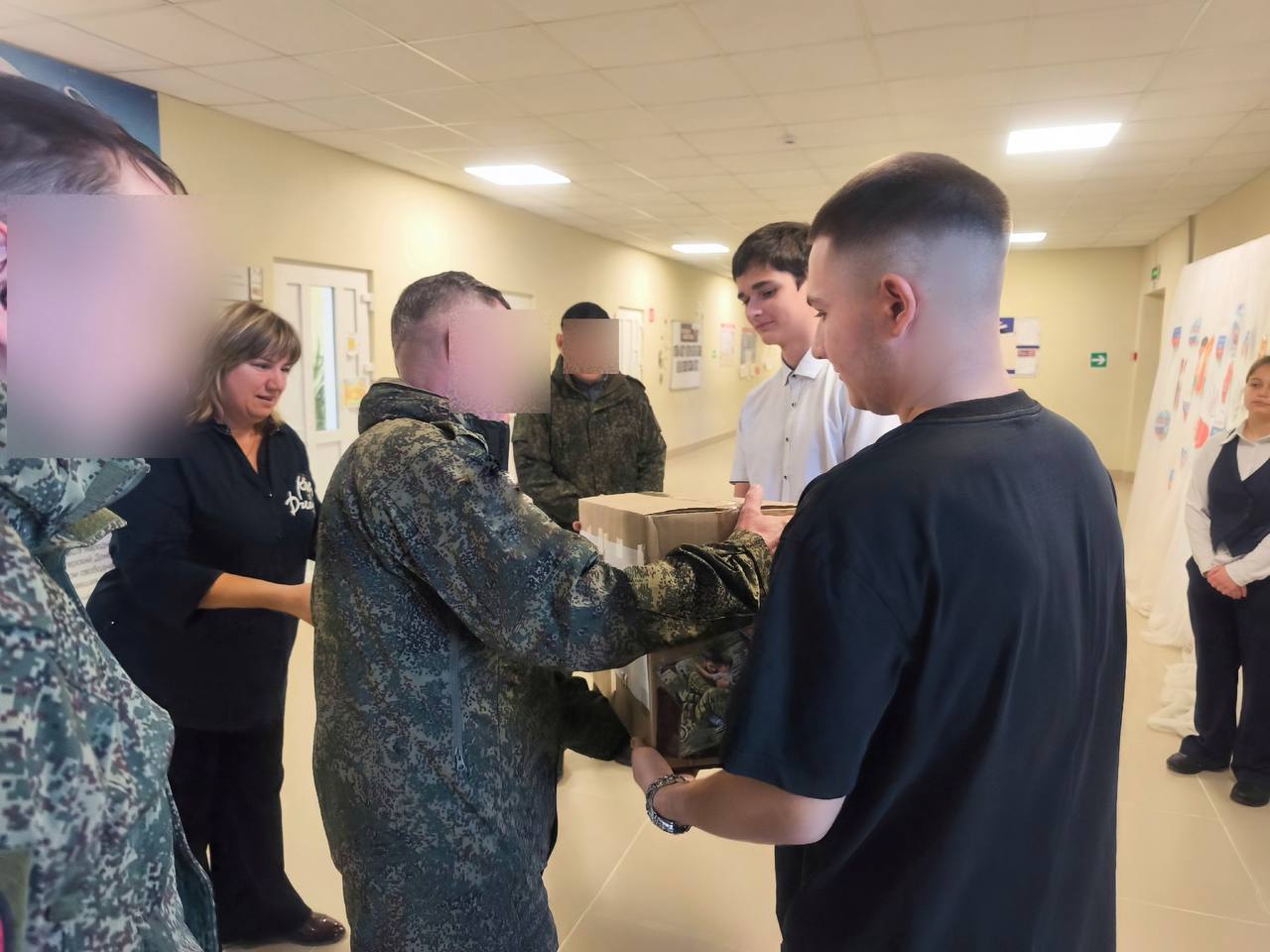 Акция «Тепло сердец» в Мангушском округе: школьники поздравили российских военнослужащих Акция «Тепло сердец» в Мангушском округе: школьники поздравили российских военнослужащих