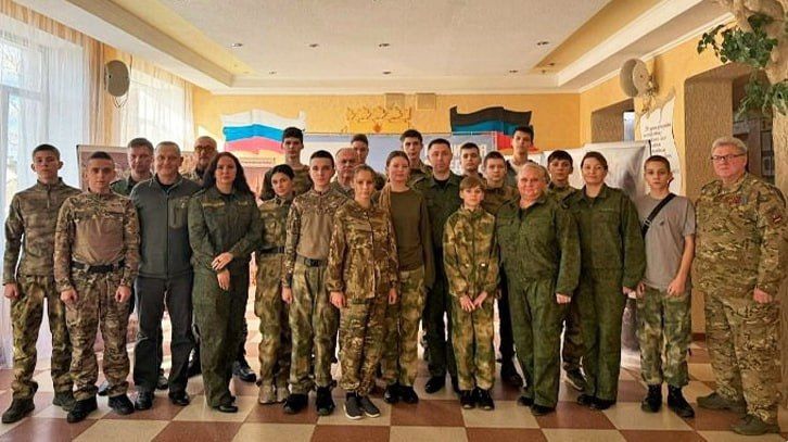 В Донецкой Народной Республике сотрудники СК России организовали для кадет патриотическое мероприятие