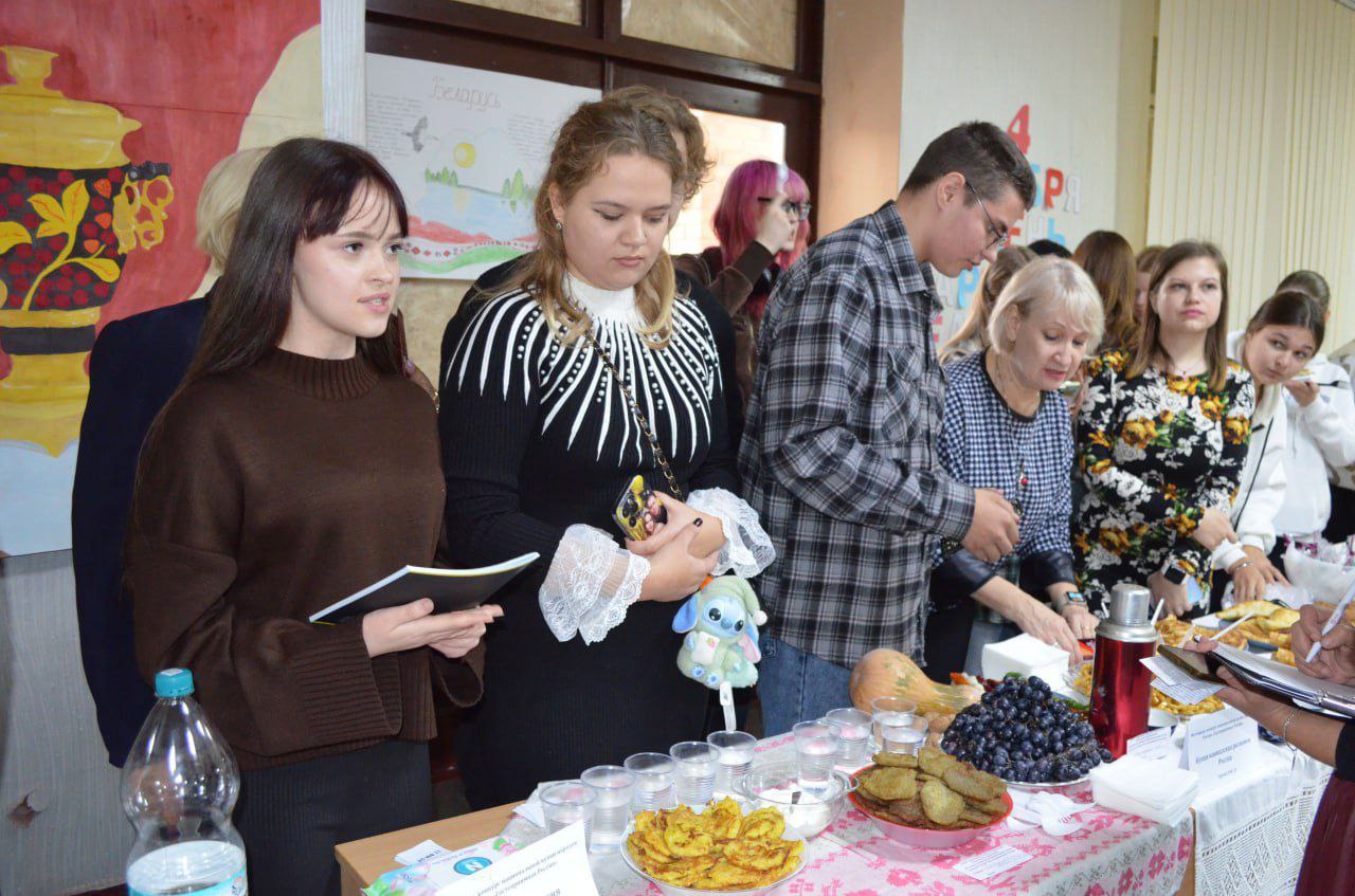 Валентин Левченко: В Донецком техникуме химических технологий и фармации прошло мероприятие под названием «Одна страна на всех», посвященное празднованию Дня народного единства Валентин Левченко: В Донецком техникуме химических технологий и фармации прошло мероприятие под названием «Одна страна на всех», посвященное празднованию Дня народного единства