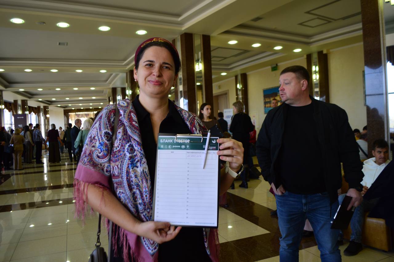 Гигантский флаг, этнографический диктант и вручение паспортов: Как в ДНР отметили День народного единства Гигантский флаг, этнографический диктант и вручение паспортов: Как в ДНР отметили День народного единства