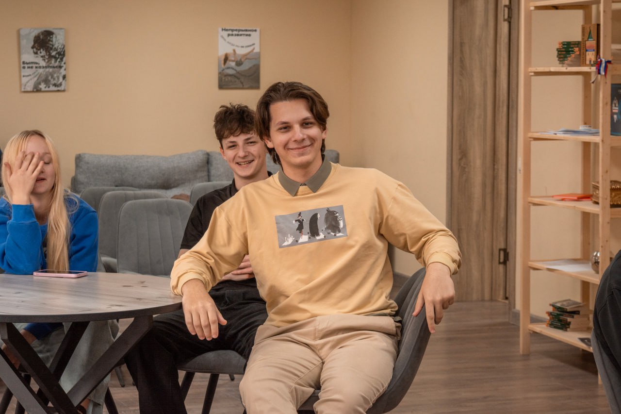 Харцызская Молодёжка отметила День народного единства интеллектуальной игрой Харцызская Молодёжка отметила День народного единства интеллектуальной игрой