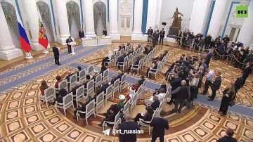 Путин вручил орден Дружбы независимому итальянскому журналисту Элизео Бертолази