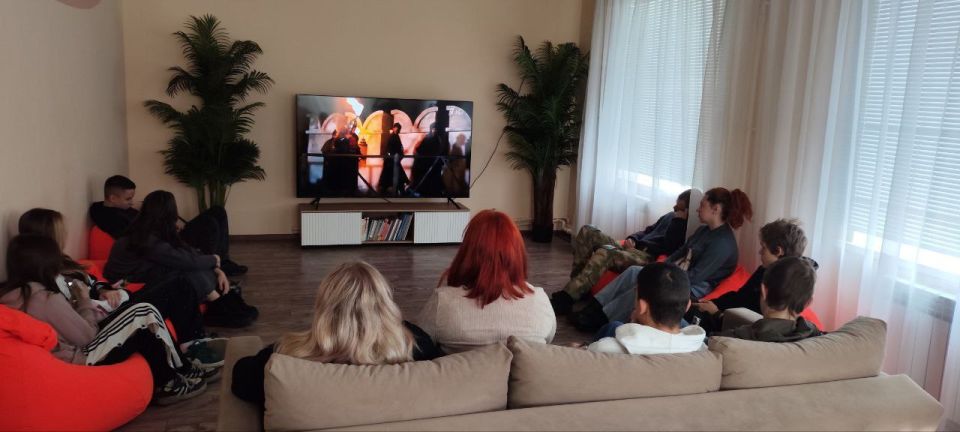 Сегодня, 4 ноября, в День народного единства, в молодежном отделе имени Марии Пироговой, сотрудниками МБУ "Центр культуры и досуга города Дебальцево", был организован просмотр документального фильма "Козьма Минин и Дмитрий... Сегодня, 4 ноября, в День народного единства, в молодежном отделе имени Марии Пироговой, сотрудниками МБУ "Центр культуры и досуга города Дебальцево", был организован просмотр документального фильма "Козьма Минин и Дмитрий...