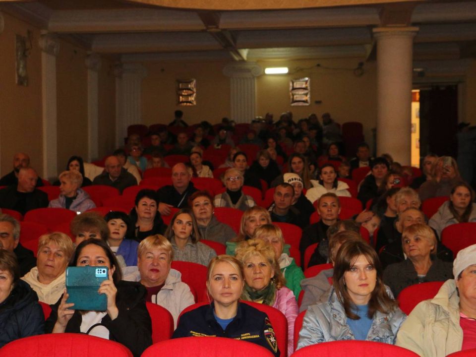 4 ноября, на сцене Харцызского городского Дворца культуры, развернулся праздничный концерт, посвященный Дню народного единства в рамках проекта партии Единая Россия «Историческая память» 4 ноября, на сцене Харцызского городского Дворца культуры, развернулся праздничный концерт, посвященный Дню народного единства в рамках проекта партии Единая Россия «Историческая память»