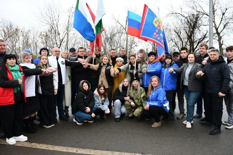 Дебальцево и Брянка объединились в автопробеге ко Дню народного единства Дебальцево и Брянка объединились в автопробеге ко Дню народного единства