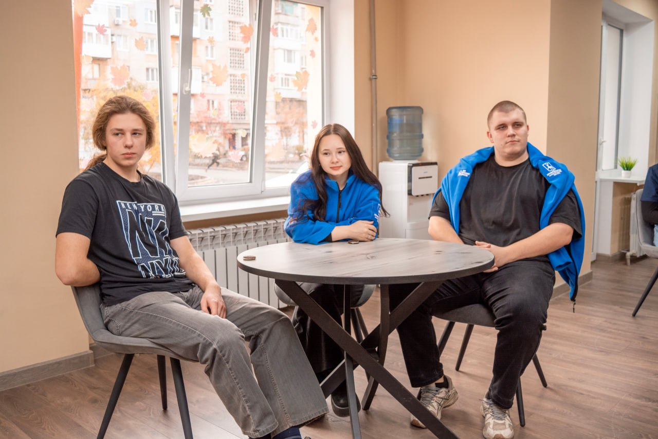 Харцызская Молодёжка отметила День народного единства интеллектуальной игрой Харцызская Молодёжка отметила День народного единства интеллектуальной игрой