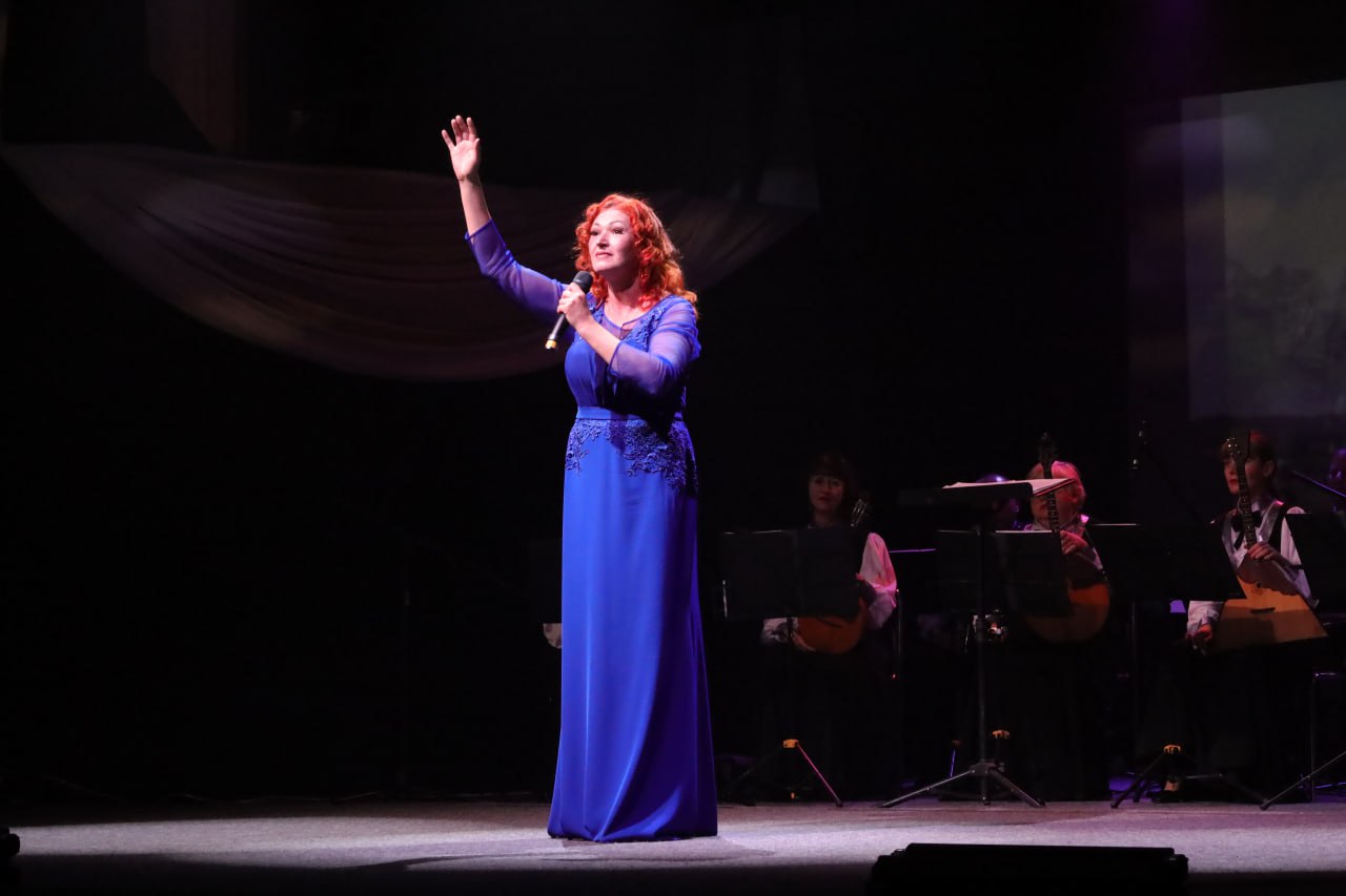 4 ноября 2025 года Мариупольский русский драматический театр провел уникальную культурно-патриотическую акцию — концерт «Мы все потомки Минина с Пожарским…» 4 ноября 2025 года Мариупольский русский драматический театр провел уникальную культурно-патриотическую акцию — концерт «Мы все потомки Минина с Пожарским…»