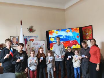 4 ноября, начиная с 2005 года, вся наша страна отмечает  День воинской славы России - День народного единства