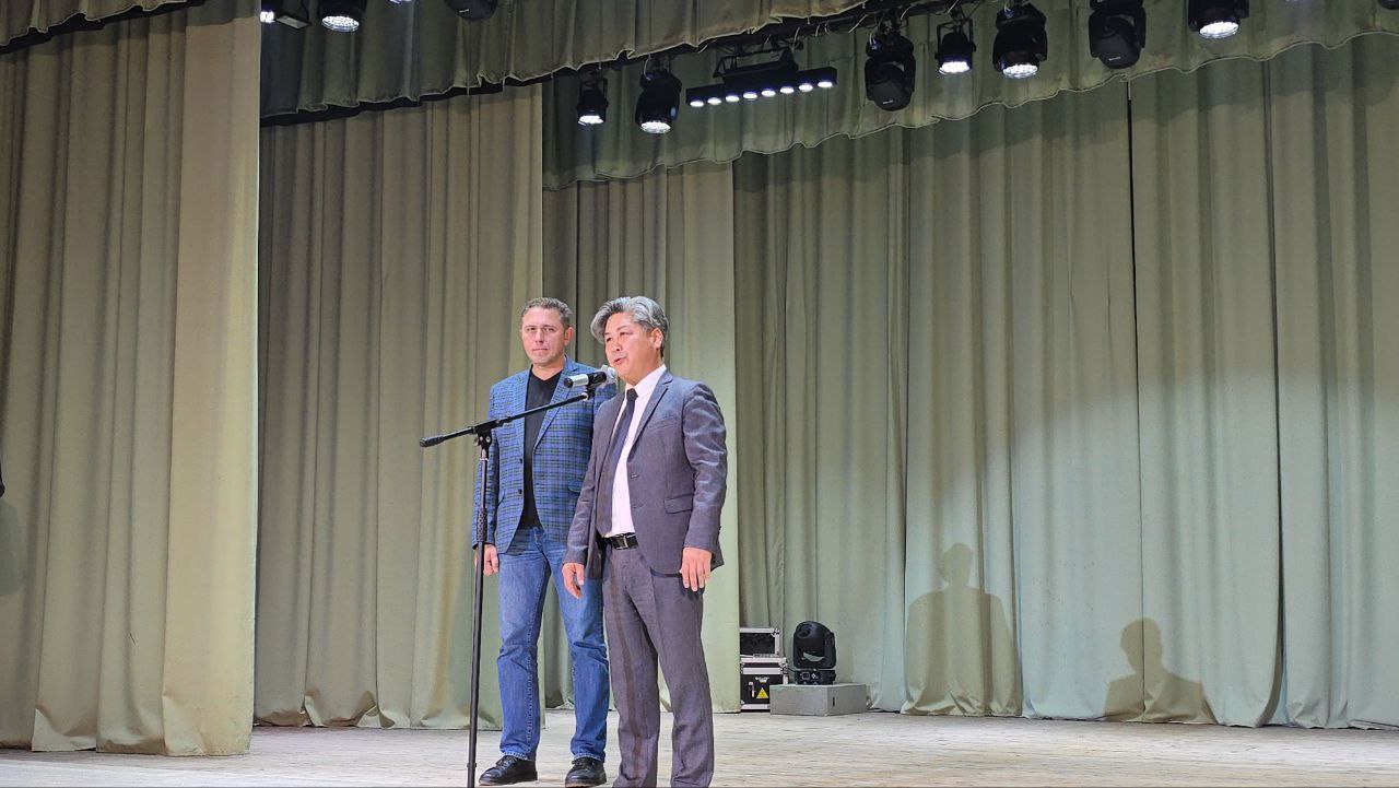 Александр Качанов: В Докучаевске прошел праздничный концерт ко Дню народного единства в рамках проекта «Историческая память» Партии «Единая Россия» Александр Качанов: В Докучаевске прошел праздничный концерт ко Дню народного единства в рамках проекта «Историческая память» Партии «Единая Россия»