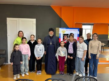 Мы сильны единством. В рамках беседы с детьми с. Вольное, выступил протоиерей Андрей Владимирович Раевский, настоятель Свято-Вознесенского храма села Вольное