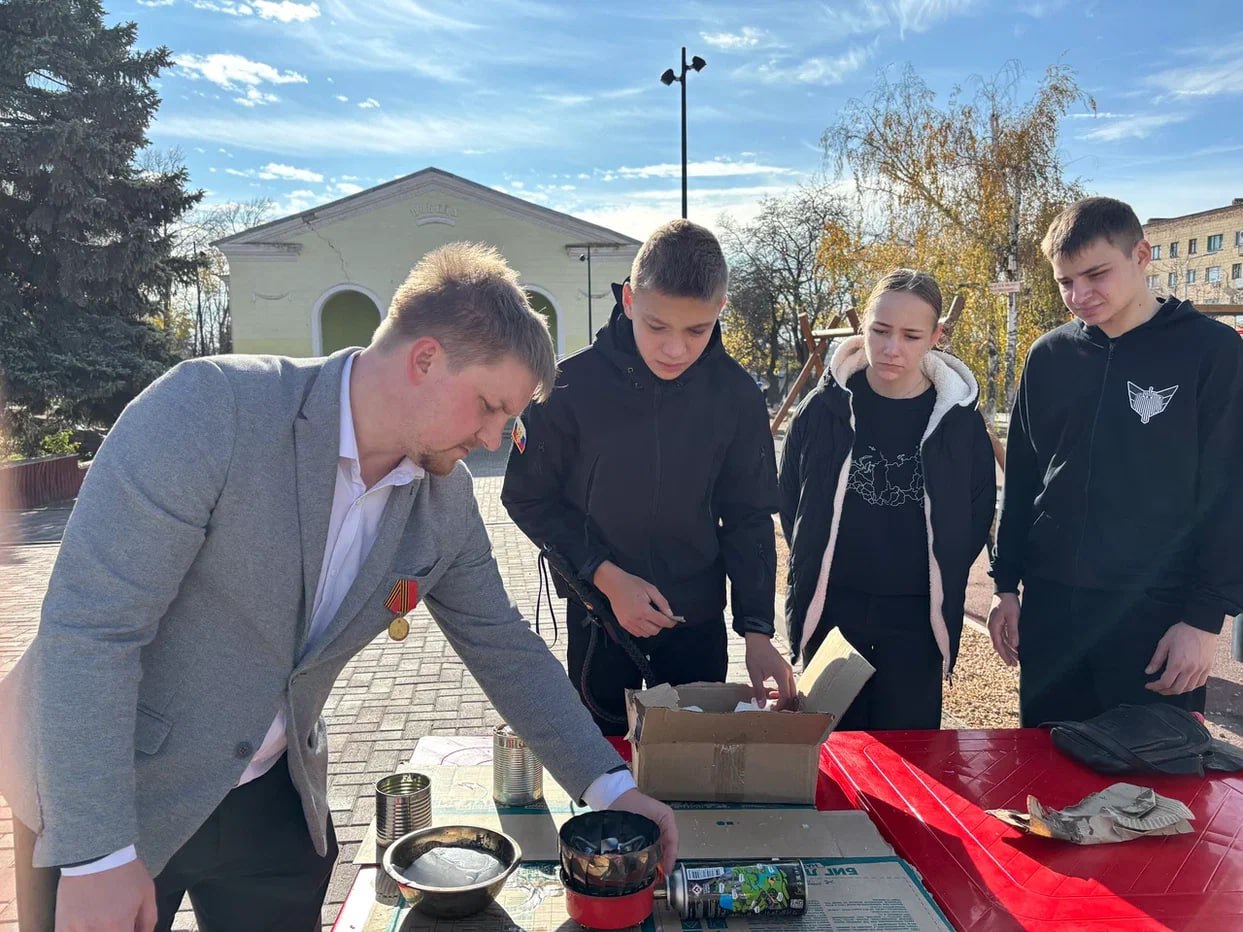 Амвросиевская молодёжь отметила День народного Единства Амвросиевская молодёжь отметила День народного Единства