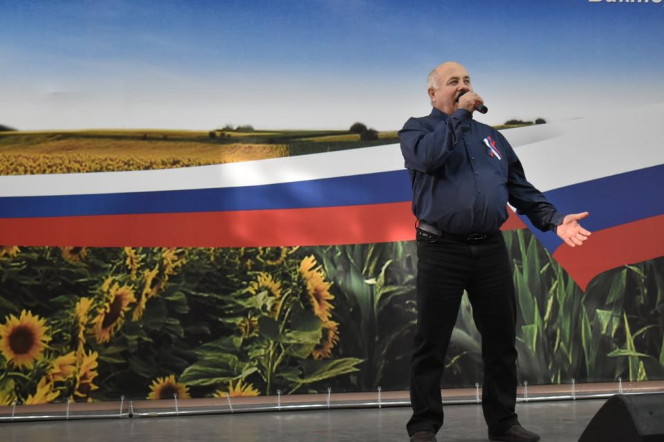 В Амвросиевке отметили День Народного Единства В Амвросиевке отметили День Народного Единства