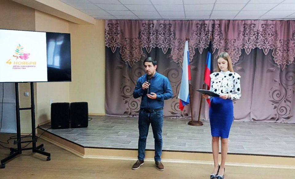 В Ждановке состоялся праздничный концерт ко Дню народного единства В Ждановке состоялся праздничный концерт ко Дню народного единства