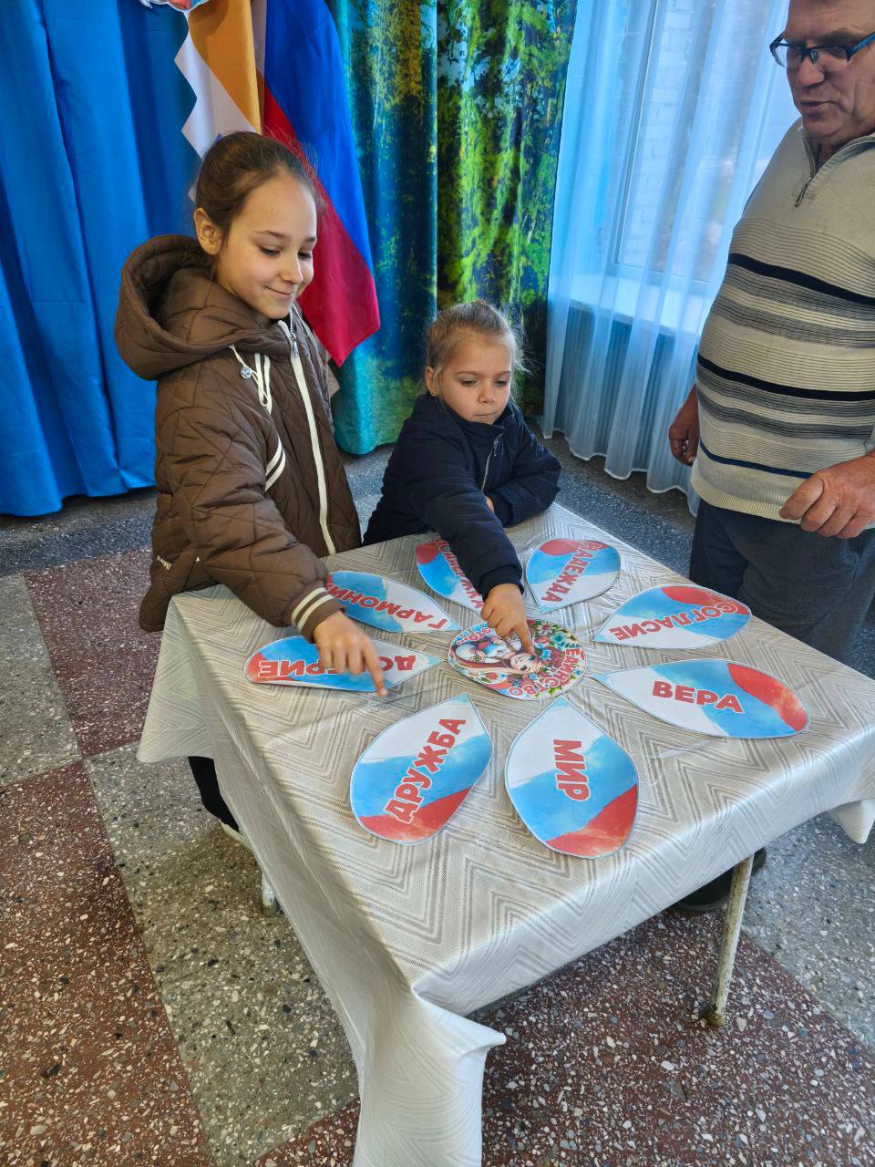 По всему округу прошли увлекательные уроки, посвященные Дню народного единства, для самых маленьких По всему округу прошли увлекательные уроки, посвященные Дню народного единства, для самых маленьких