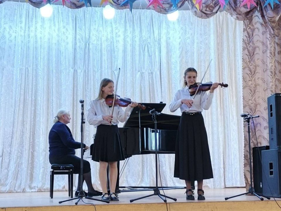Сегодня, 04 ноября в честь Дня народного единства состоялся праздничный концерт учащихся и преподавателей МБУДО "ЗДШИ" под названием "Мы сила, дух одного народа!" Сегодня, 04 ноября в честь Дня народного единства состоялся праздничный концерт учащихся и преподавателей МБУДО "ЗДШИ" под названием "Мы сила, дух одного народа!"