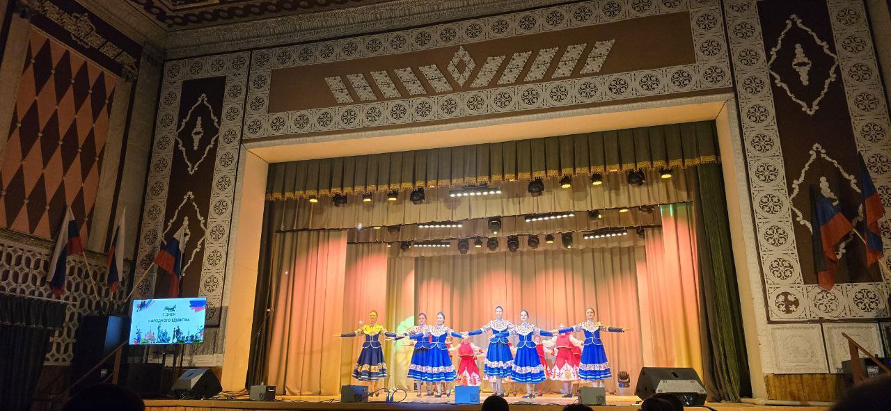 Александр Качанов: В Докучаевске прошел праздничный концерт ко Дню народного единства в рамках проекта «Историческая память» Партии «Единая Россия» Александр Качанов: В Докучаевске прошел праздничный концерт ко Дню народного единства в рамках проекта «Историческая память» Партии «Единая Россия»