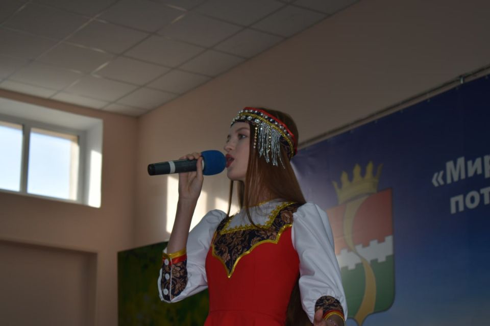 В Амвросиевке отметили День Народного Единства В Амвросиевке отметили День Народного Единства