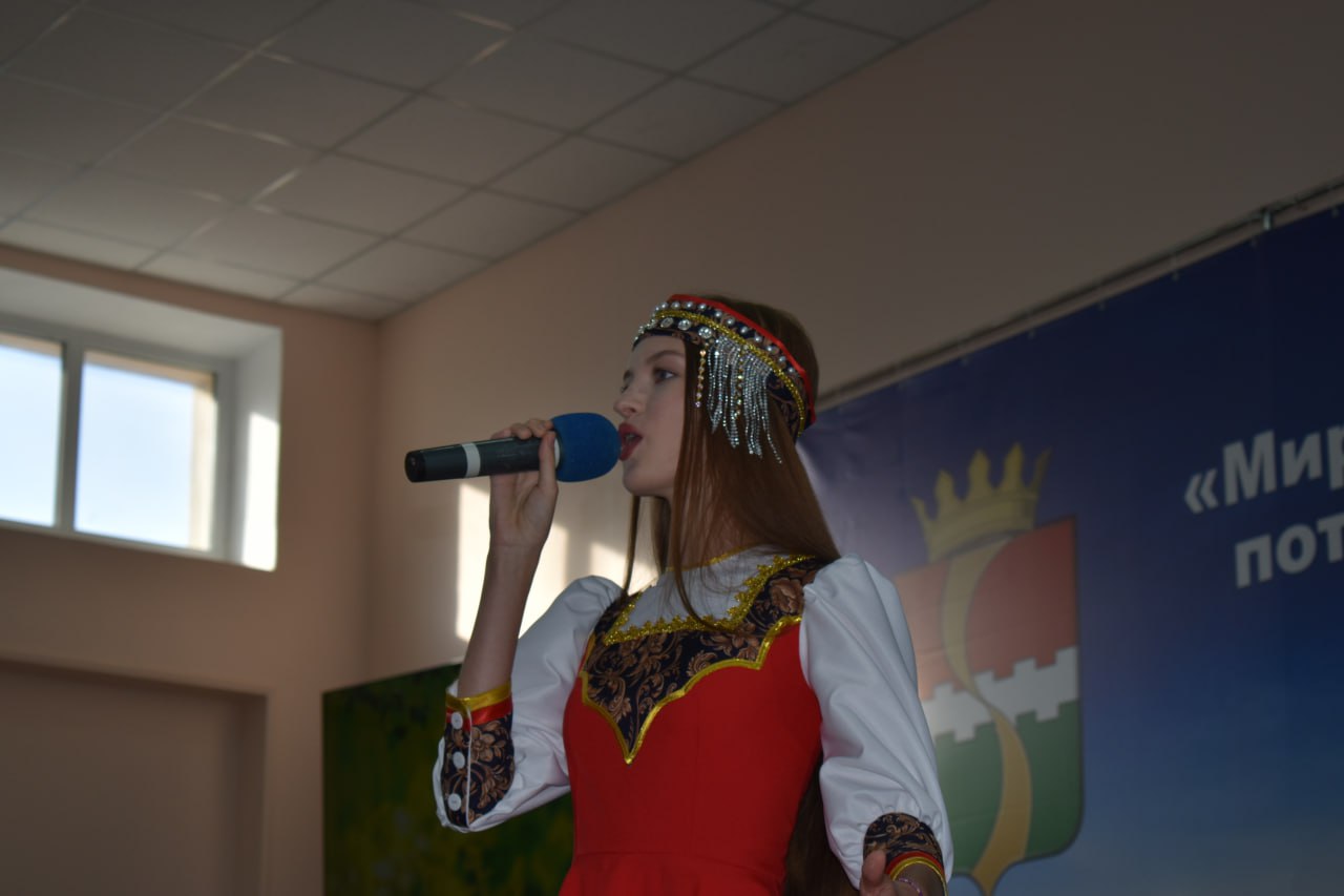 В Амвросиевке отметили День Народного Единства В Амвросиевке отметили День Народного Единства