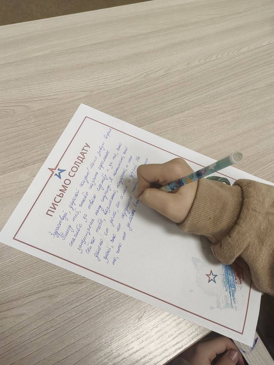 В Мангуше провели патриотическую акцию «Тепло сердец», приуроченную ко Дню народного единства В Мангуше провели патриотическую акцию «Тепло сердец», приуроченную ко Дню народного единства