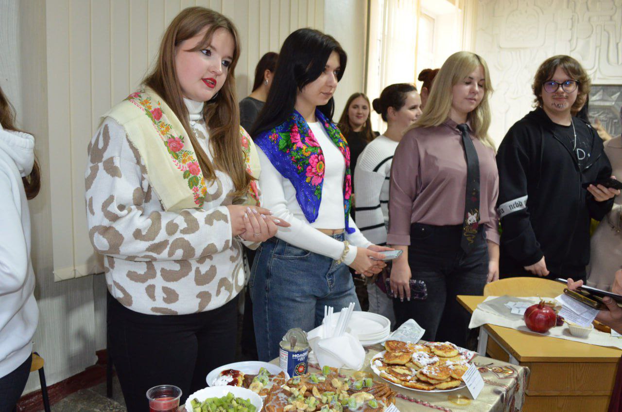 Валентин Левченко: В Донецком техникуме химических технологий и фармации прошло мероприятие под названием «Одна страна на всех», посвященное празднованию Дня народного единства Валентин Левченко: В Донецком техникуме химических технологий и фармации прошло мероприятие под названием «Одна страна на всех», посвященное празднованию Дня народного единства