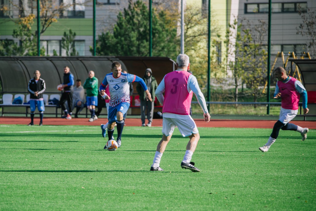 Антон Кольцов: Добрые традиции остаются неизменными - в День народного единства провели футбольный товарищеский матч между сборными командами ветеранов Санкт-Петербурга и Мариуполя Антон Кольцов: Добрые традиции остаются неизменными - в День народного единства провели футбольный товарищеский матч между сборными командами ветеранов Санкт-Петербурга и Мариуполя