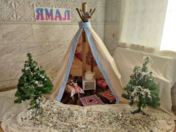 В Николаевском Доме культуры Волновахского муниципального округа открылась выставка, посвященная Дню народного единства