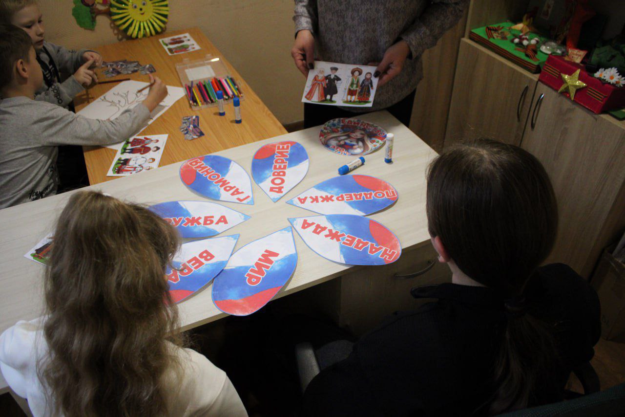 В преддверии Дня народного единства в Администрации муниципального округа состоялось тематическое мероприятие В преддверии Дня народного единства в Администрации муниципального округа состоялось тематическое мероприятие