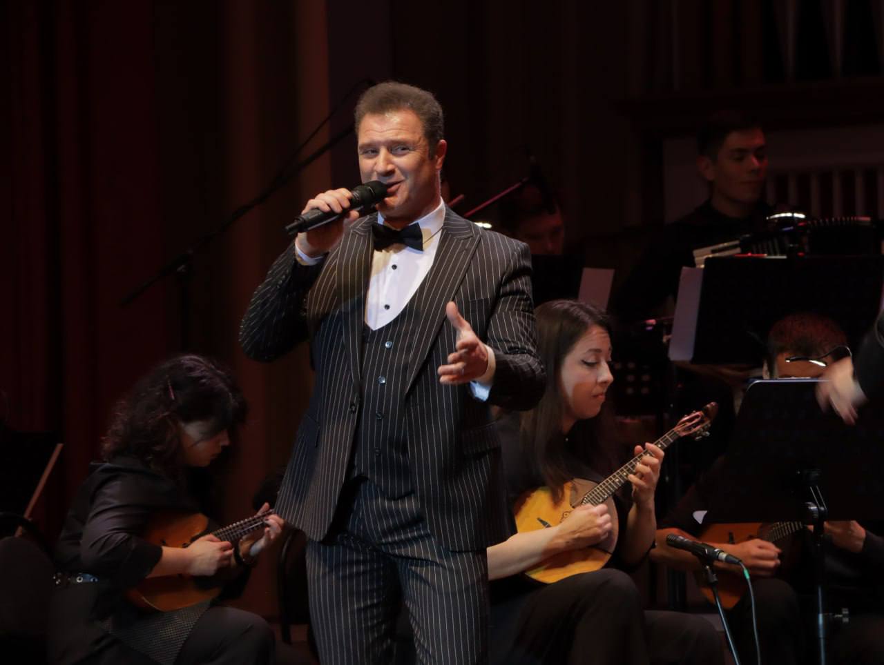 В Донецкой филармонии прошел духоподъёмный концерт «Звучание нашей страны», приуроченный ко Дню народного единства В Донецкой филармонии прошел духоподъёмный концерт «Звучание нашей страны», приуроченный ко Дню народного единства