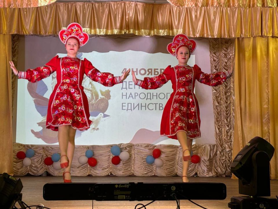 В Ялтинском Доме Культуры состоялся праздничный концерт, посвященный Дню народного единства В Ялтинском Доме Культуры состоялся праздничный концерт, посвященный Дню народного единства