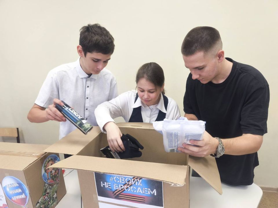 Акция «Тепло сердец» в Мангушском округе: школьники поздравили российских военнослужащих Акция «Тепло сердец» в Мангушском округе: школьники поздравили российских военнослужащих