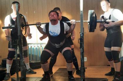 Пауэрлифтеры ДНР впечатлили зрителей на показательных выступлениях в Мангуше