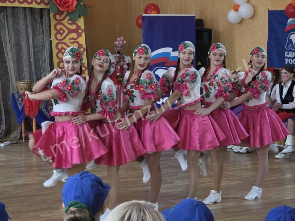 Сегодня во Дворце культуры «Смолянка» в рамках проекта «Культура малой родины» партии «Единая Россия» состоялся Фестиваль русской кухни «В старину едали деды», посвящённый Дню народного единства! Сегодня во Дворце культуры «Смолянка» в рамках проекта «Культура малой родины» партии «Единая Россия» состоялся Фестиваль русской кухни «В старину едали деды», посвящённый Дню народного единства!