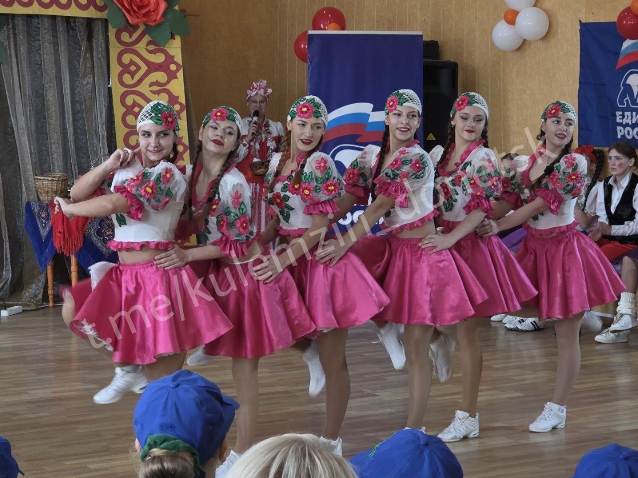 Сегодня во Дворце культуры «Смолянка» в рамках проекта «Культура малой родины» партии «Единая Россия» состоялся Фестиваль русской кухни «В старину едали деды», посвящённый Дню народного единства! Сегодня во Дворце культуры «Смолянка» в рамках проекта «Культура малой родины» партии «Единая Россия» состоялся Фестиваль русской кухни «В старину едали деды», посвящённый Дню народного единства!