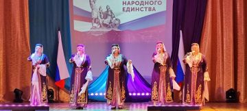 В Урзуфском сельском Доме культуры состоялся большой праздничный концерт «Народов дружная страна», посвященный Дню народного единства
