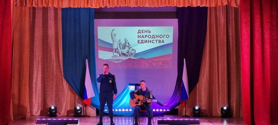 В Урзуфском сельском Доме культуры состоялся большой праздничный концерт «Народов дружная страна», посвященный Дню народного единства В Урзуфском сельском Доме культуры состоялся большой праздничный концерт «Народов дружная страна», посвященный Дню народного единства