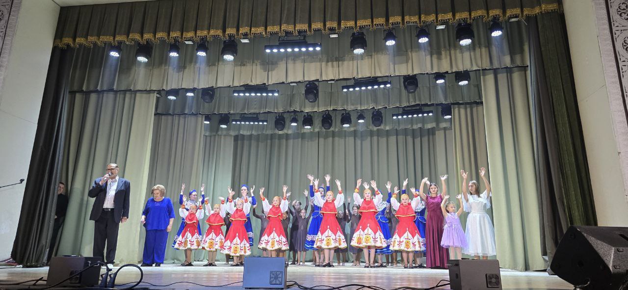 Александр Качанов: В Докучаевске прошел праздничный концерт ко Дню народного единства в рамках проекта «Историческая память» Партии «Единая Россия» Александр Качанов: В Докучаевске прошел праздничный концерт ко Дню народного единства в рамках проекта «Историческая память» Партии «Единая Россия»