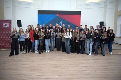 Молодежка Народного фронта провела мероприятие ко Дню народного единства в ДНР