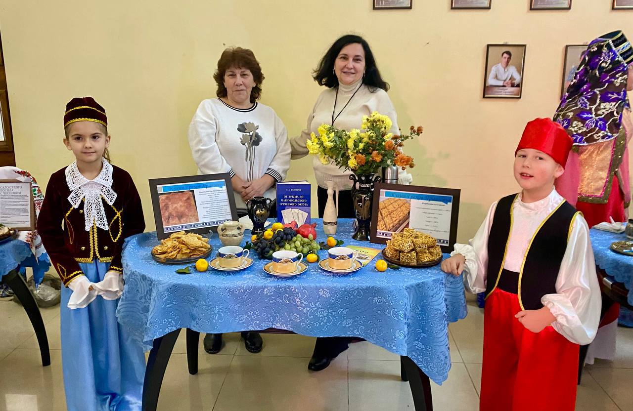 Сегодня в Харцызском Дворце культуры, в рамках партийного проекта Единой России «Культура малой Родины», состоялся яркий гастрономический фестиваль, продемонстрировавший богатство кулинарных традиций разных народов Сегодня в Харцызском Дворце культуры, в рамках партийного проекта Единой России «Культура малой Родины», состоялся яркий гастрономический фестиваль, продемонстрировавший богатство кулинарных традиций разных народов