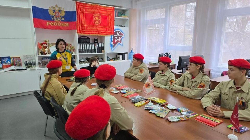 Метафорические карты и семейный герб: психологический тренинг для горловских юнармейцев Метафорические карты и семейный герб: психологический тренинг для горловских юнармейцев