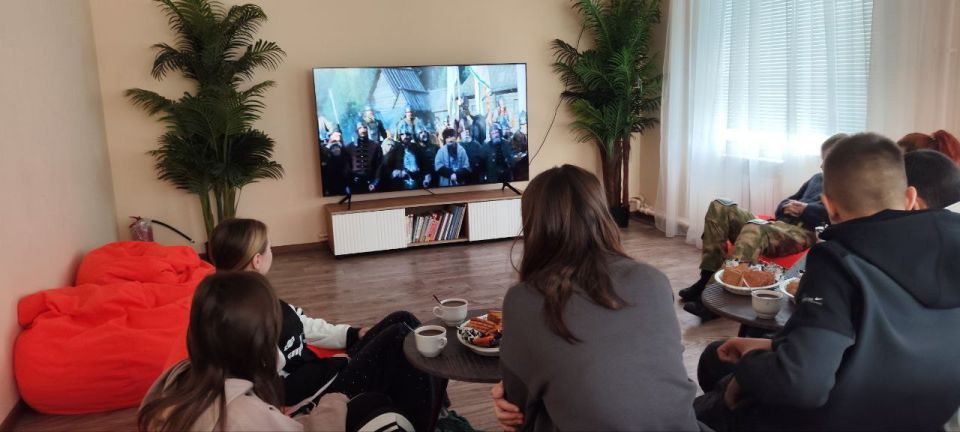 Сегодня, 4 ноября, в День народного единства, в молодежном отделе имени Марии Пироговой, сотрудниками МБУ "Центр культуры и досуга города Дебальцево", был организован просмотр документального фильма "Козьма Минин и Дмитрий... Сегодня, 4 ноября, в День народного единства, в молодежном отделе имени Марии Пироговой, сотрудниками МБУ "Центр культуры и досуга города Дебальцево", был организован просмотр документального фильма "Козьма Минин и Дмитрий...