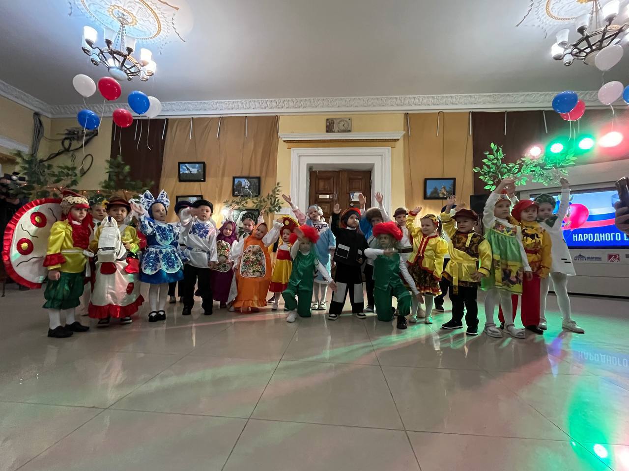 Сегодня в Харцызском Дворце культуры, в рамках партийного проекта Единой России «Культура малой Родины», состоялся яркий гастрономический фестиваль, продемонстрировавший богатство кулинарных традиций разных народов Сегодня в Харцызском Дворце культуры, в рамках партийного проекта Единой России «Культура малой Родины», состоялся яркий гастрономический фестиваль, продемонстрировавший богатство кулинарных традиций разных народов