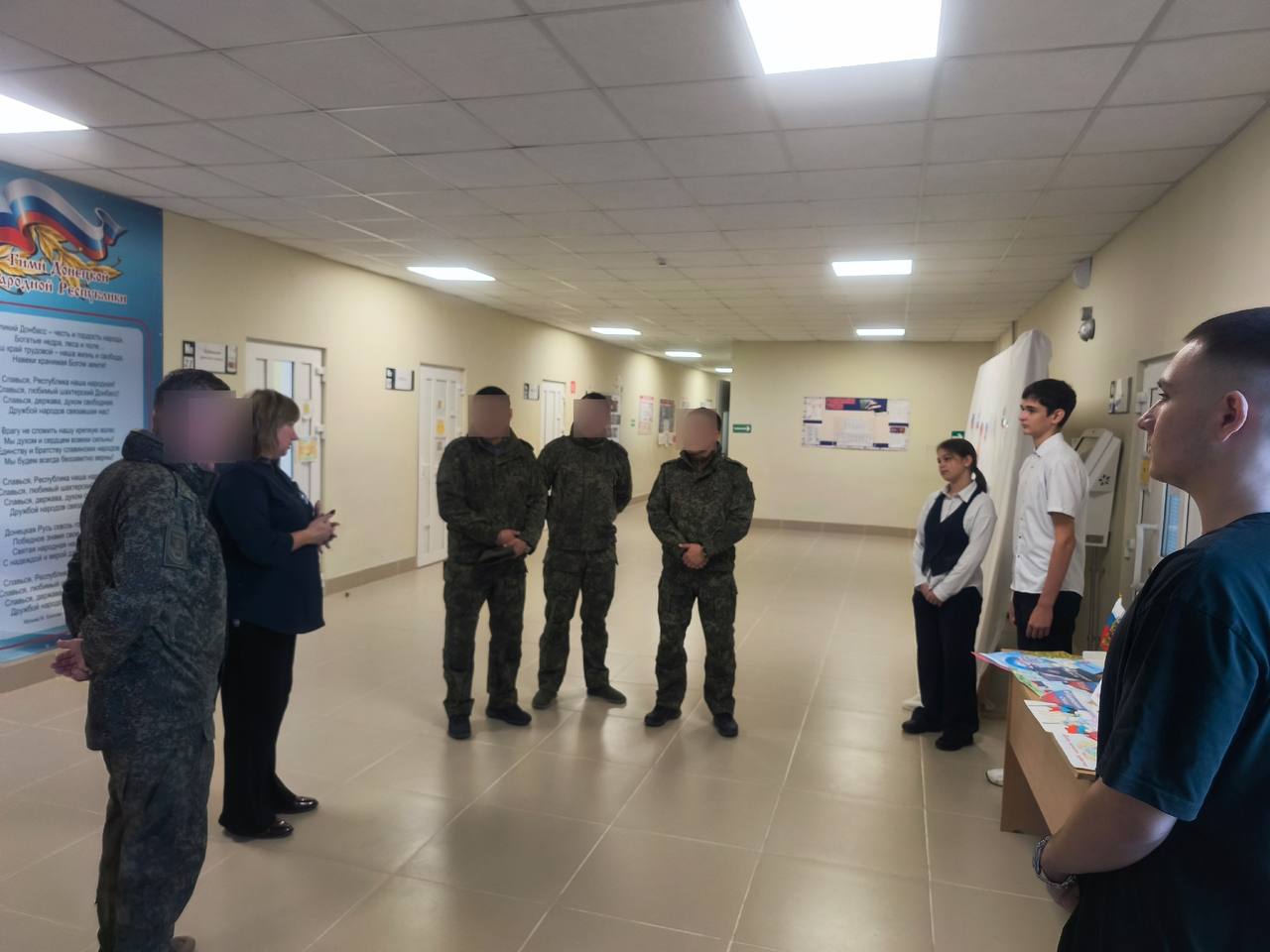 Акция «Тепло сердец» в Мангушском округе: школьники поздравили российских военнослужащих Акция «Тепло сердец» в Мангушском округе: школьники поздравили российских военнослужащих