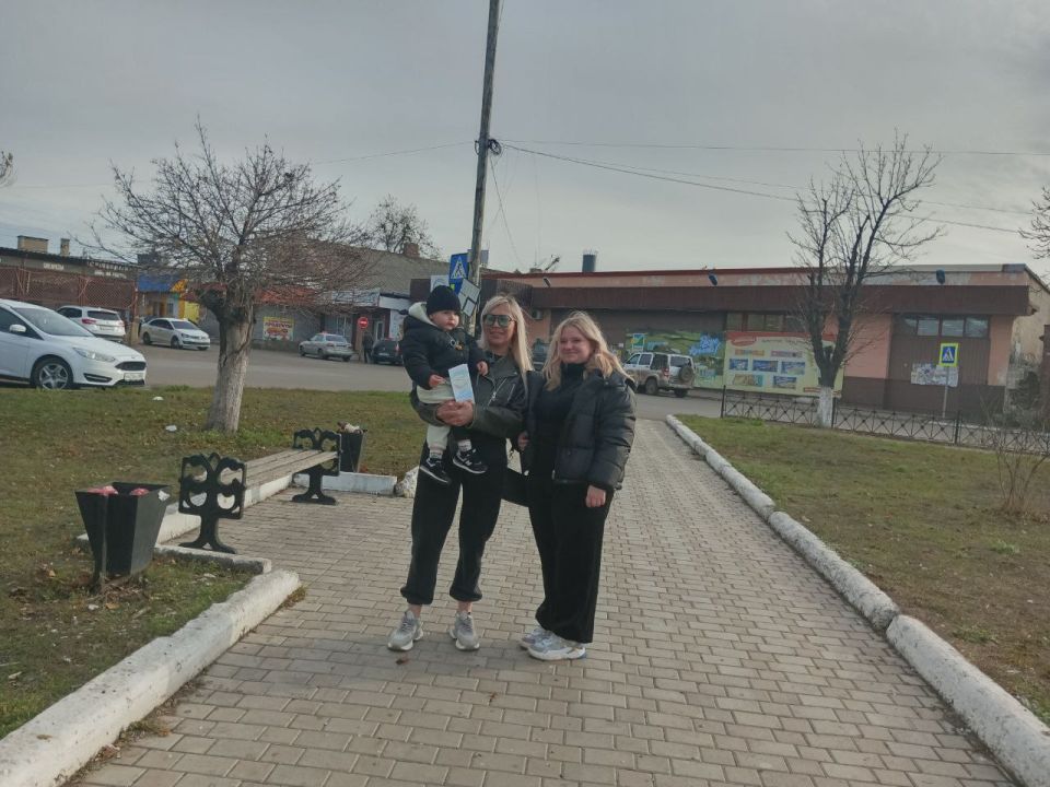 Сегодня, в День Народного Единства, сотрудники МБУ "Центр культуры и досуга города Дебальцево" провели информационную акцию Сегодня, в День Народного Единства, сотрудники МБУ "Центр культуры и досуга города Дебальцево" провели информационную акцию