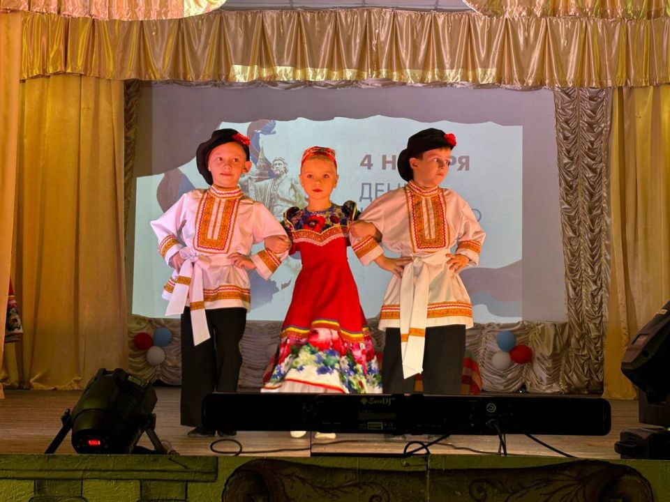В Ялтинском Доме Культуры состоялся праздничный концерт, посвященный Дню народного единства В Ялтинском Доме Культуры состоялся праздничный концерт, посвященный Дню народного единства