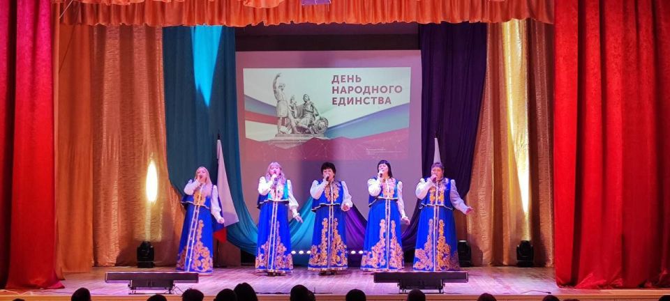 В Урзуфском сельском Доме культуры состоялся большой праздничный концерт «Народов дружная страна», посвященный Дню народного единства В Урзуфском сельском Доме культуры состоялся большой праздничный концерт «Народов дружная страна», посвященный Дню народного единства
